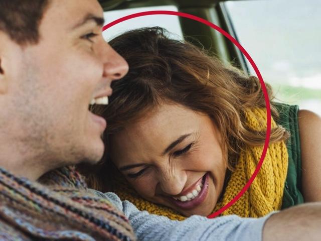 Mann und Frau lachen – Pilzinfektionen behandeln mit Canesten®